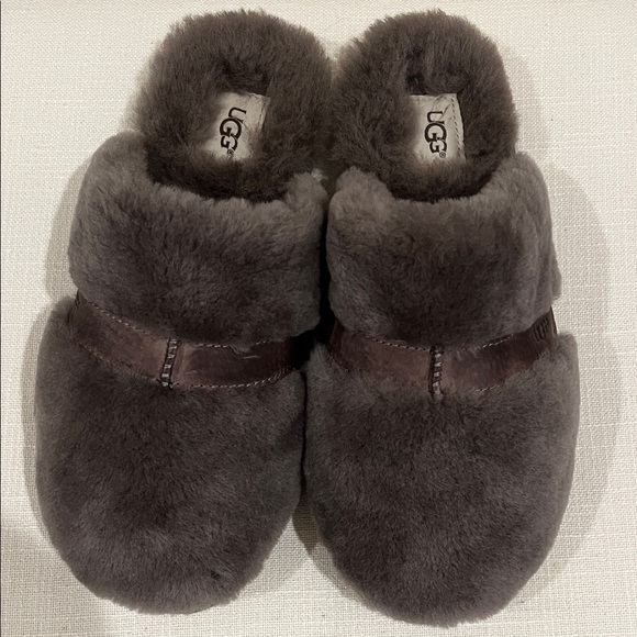 UGG Fluffy Charcoal Slippers-Women’s Size 9 - Picture 2 of 8